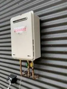 Rinnai B20 continuous flow water heater installed on an external wall, featuring clean and professional plumbing by Bay Plumbing and Drainage in Geelong.